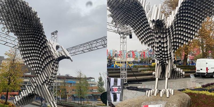 Beşiktaş'tan Cumhuriyet'in 100. yılına özel kartal heykeli