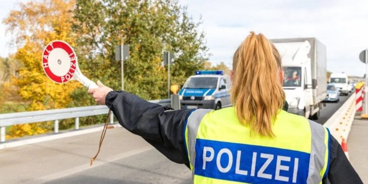 Binlerce Türk Almanya’ya alınmadı, geri gönderildi