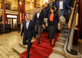 Birlikte operaya giden Özel ve Buldan iktidar yanlılarınca hedef tahtasına oturtuldu: Opera sanatçısı Chakar'dan açıklama geldi