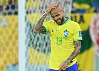 Brezilyalı futbolcu Dani Alves'e cinsel saldırıda bulunduğu gerekçesiyle 9 yıl hapis cezası talep edildi