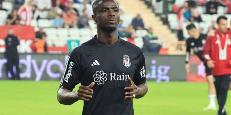 Burak Yılmaz'ın devrede oyundan aldığı Bailly'den gece geç saatlerde açıklama
