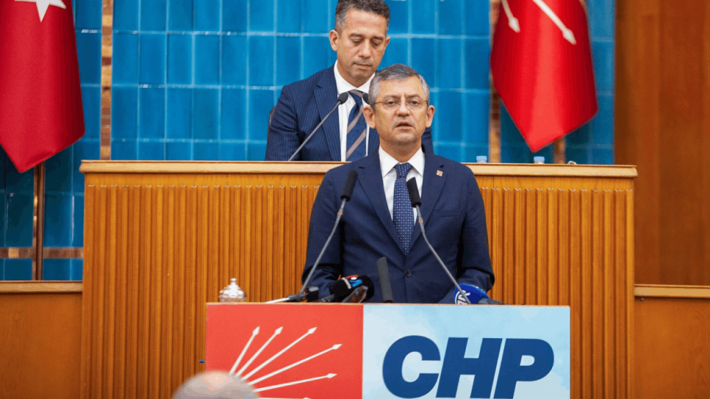 CHP Genel Başkanı Özgür Özel, atacakları adımları açıkladı: "Tüm halkımızı bu darbeye karşı direnmeye çağırıyoruz"