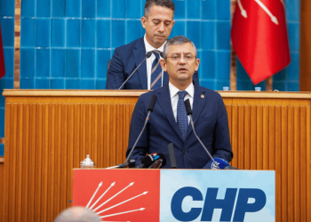 CHP Genel Başkanı Özgür Özel, atacakları adımları açıkladı: "Tüm halkımızı bu darbeye karşı direnmeye çağırıyoruz"