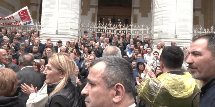 CHP İstanbul İl Başkanlığı Yargıtay üyelerine Anayasa kitapçığı gönderdi