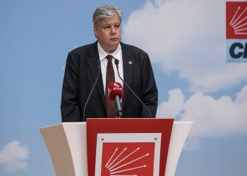 CHP genel başkanlığına aday olan Örsan Öymen delegelere seslendi: Kurultay mühendisliğine isyan edin