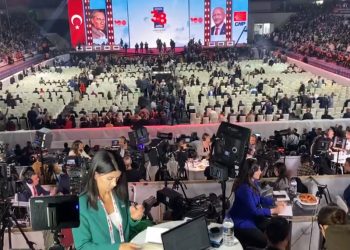 CHP’de kurultay başladı; 4 aday genel başkanlık için yarışacak
