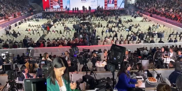 CHP’de kurultay başladı; 4 aday genel başkanlık için yarışacak