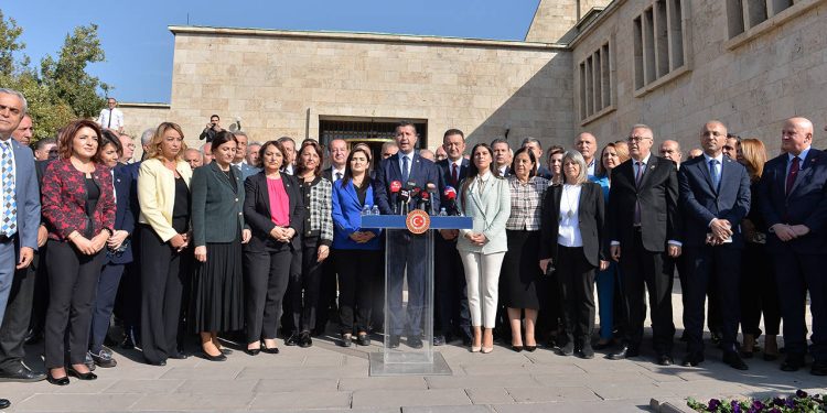 CHP’li 95 milletvekilinden Kılıçdaroğlu’na destek