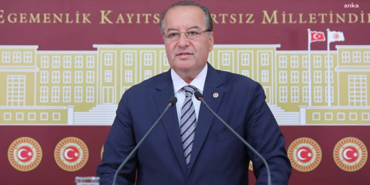 CHP'li Akay: İletişim Başkanlığı, Dışişleri Bakanlığı'nı baypas etmeye çalışıyor