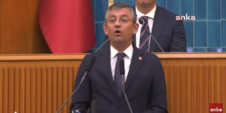 CHP'nin acil toplantısı sonrası Özgür Özel'den açıklama: 'Darbe girişimidir, direneceğiz'