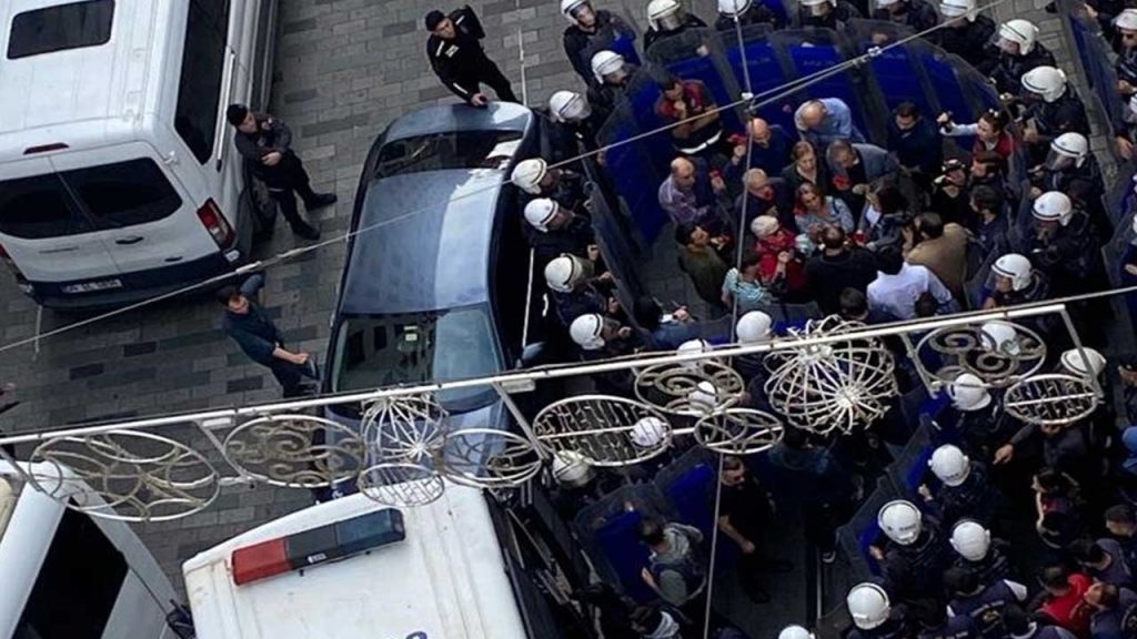 Cumartesi Anneleri bu hafta gözaltına alınmadı: Ama polis ablukası sürüyor