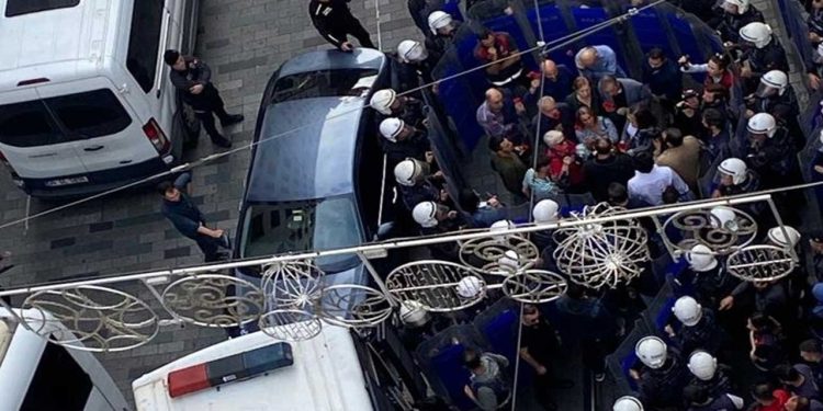 Cumartesi Anneleri bu hafta gözaltına alınmadı: Ama polis ablukası sürüyor