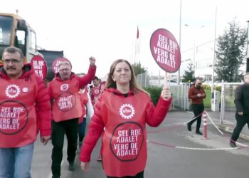 DİSK'in Ankara yürüyüşü devam ediyor: 'Vergide adalet, gelirde adalet'