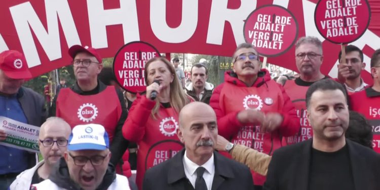 DİSK'in yürüyüşü sürüyor: Kocaeli'ne ulaştılar