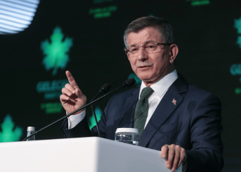 Davutoğlu'ndan çağrı: Bütün partilere Konya için birleşme çağrısında bulunuyorum. Geçmişi bir kenara bırakalım. Küçük hesaplar yapmayalım