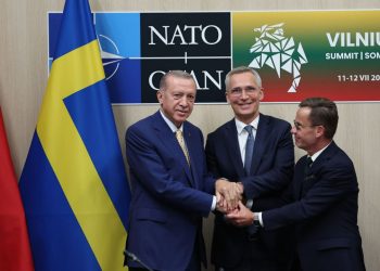 Dışişleri Komisyonu, İsveç'in NATO'ya üyeliği kararını erteledi