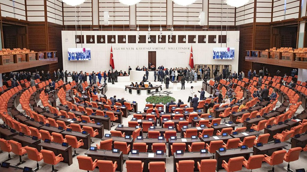 Dokunulmazlık kaldırılmasına ilişkin araştırma önergesi AKP-MHP tarafında reddedildi