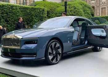 Dünyanın en pahalı elektrikli otomobili için Türkiye'de 110 kişi sıraya girdi
