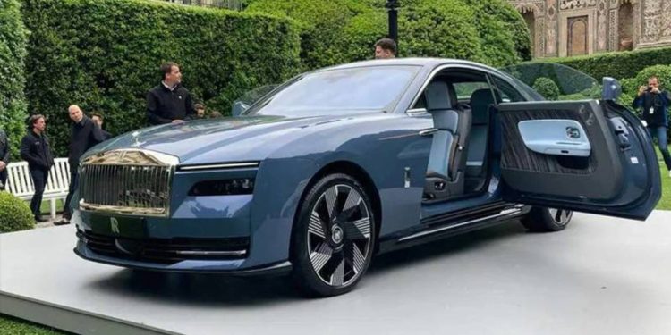 Dünyanın en pahalı elektrikli otomobili için Türkiye'de 110 kişi sıraya girdi