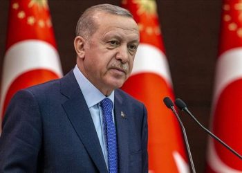 Ege Cansen: Erdoğan dövizsiz kalmaktan o kadar koktu ki; faizlerin yükseltilmesine razı oldu