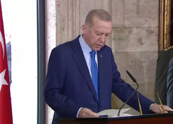 Erdoğan ve devlet erkanı Atatürk'ün huzurunda