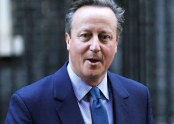 Eski İngiltere Başbakanı David Cameron Dışişleri Bakanı olarak siyasete geri döndü