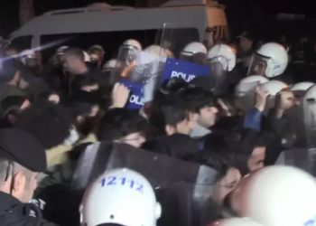 Eskişehir’de öğrenci intiharlarını protesto eden öğrenciler gözaltına alındı