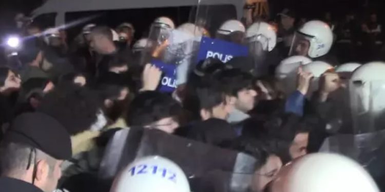 Eskişehir’de öğrenci intiharlarını protesto eden öğrenciler gözaltına alındı