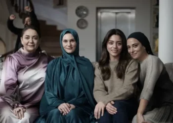 Farah Zeynep Abdullah 'Kızılcık Şerbeti'nde