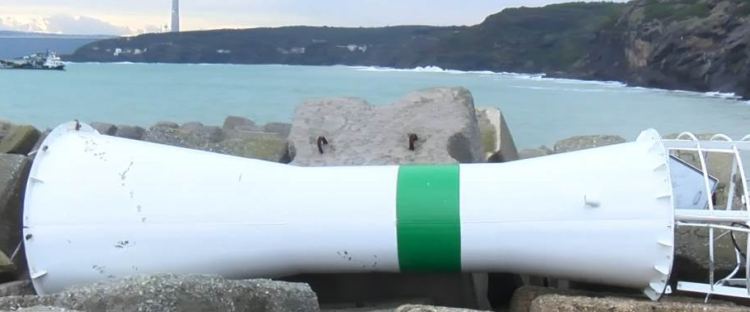 Sarıyer’de dev dalgalar dalgakıranı yıktı