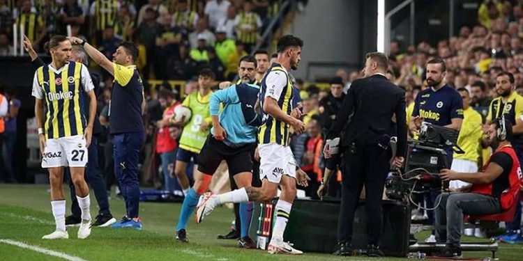 Fenerbahçe'de İsmail Kartal'dan Samet Akaydin kararı