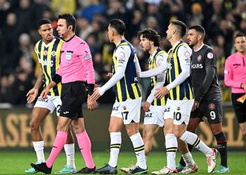 Fener'de bir santrfor vardı Göçek diye, köşeye bir taktı bitirdi; kimse kusura bakmasın, iğrenç bir olay