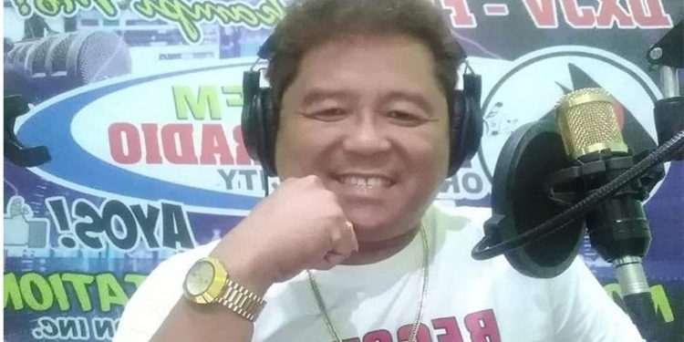 Filipinler'de bir gazeteci canlı yayında öldürüldü