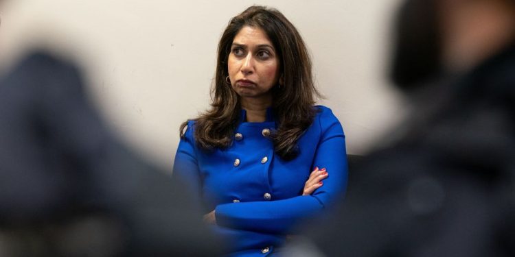 Filistin yanlısı gösterileri eleştiren ve “Bu böyle gitmez” diyen İngiltere İçişleri Bakanı Suella Braverman görevden alındı