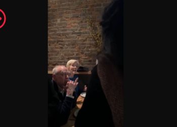 Filistinli kadın ABD'li Demokrat Senatör Warren'ı protesto etti: Ateşkes çağrısı için kaç kişinin ölmesi gerekiyor?