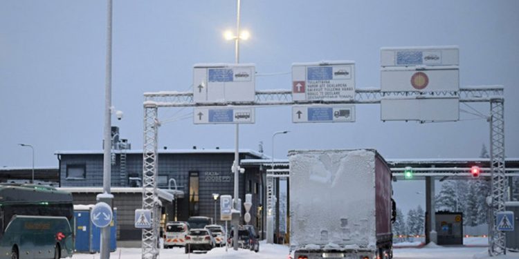 Finlandiya tüm sınır kapılarını kapattı, Rusya ile karayolu bağlantısı tamamen kesildi