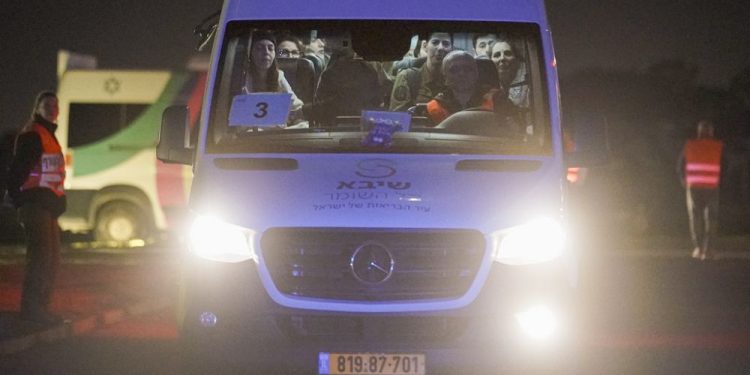 Gazze'de geçici ateşkes 'müzakerelerin devamı için' bir gün daha uzadı