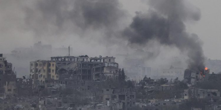 Gazze'de mahsur kalan ABD vatandaşı, Biden hükümetine dava açtı