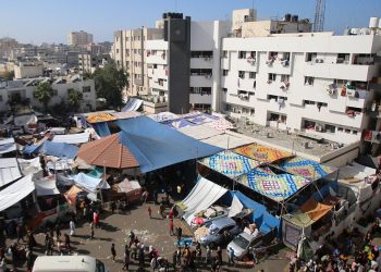 Gazze'deki Şifa Hastanesi'ne operasyon başlatan İsrail, Hamas'a teslim olması çağrısında bulundu