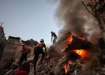 Gazze'deki çocuk hastanesinin girişi bombalandı