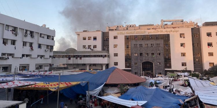 Gazze'deki sağlık bakanlığı: Şifa Hastanesi'nde 100'den fazla ölü gömülemiyor