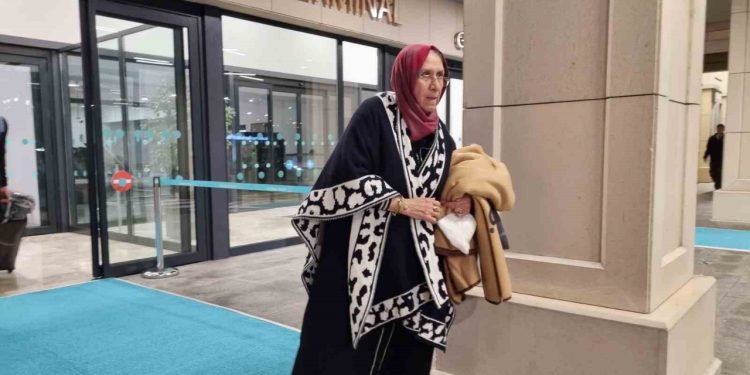 Gazze’den tahliye edilen 87 kişi İstanbul’a getirildi