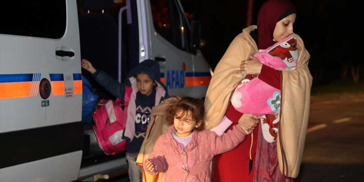 Gazze'den tahliye edilen Türkiye ve KKTC vatandaşları İstanbul'a geldi