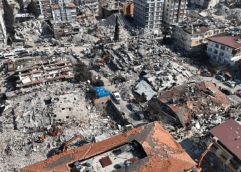 Genç deprem bilimcilerden çağrı: Yapılaşmada yolsuzluğun önüne geçilmeli
