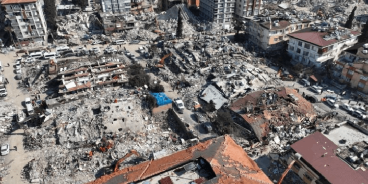 Genç deprem bilimcilerden çağrı: Yapılaşmada yolsuzluğun önüne geçilmeli