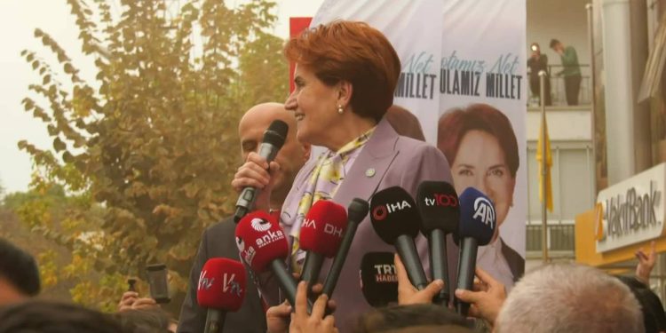Gençleri dinleyen Akşener, iktidara yüklendi: Bu gençlerin ahı başta Sayın Erdoğan seni çarpar