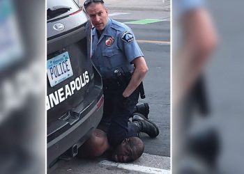 George Floyd'u öldürmekten suçlu bulunan eski polis Derek Chauvin cezaevinde bıçaklandı