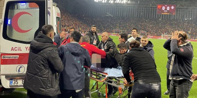 Göztepe-Altay maçındaki tribün olaylarına ilişkin 4 polis hakkında soruşturma