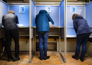 Hollanda geleceğini oyluyor; 13 milyon seçmen sandık başında