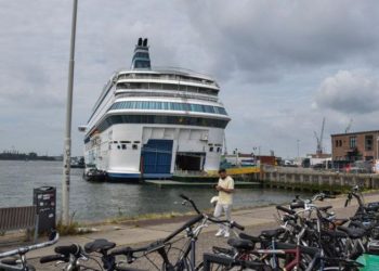 Hollanda iltica merkezi doldu; mülteciler yolcu gemilerine yerleştiriliyor